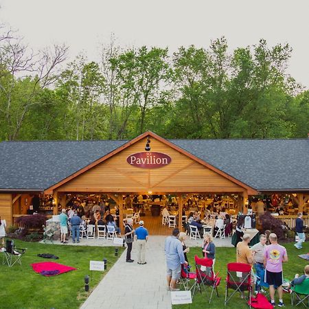 Stroudsmoor Country Inn ストラウズバーグ エクステリア 写真