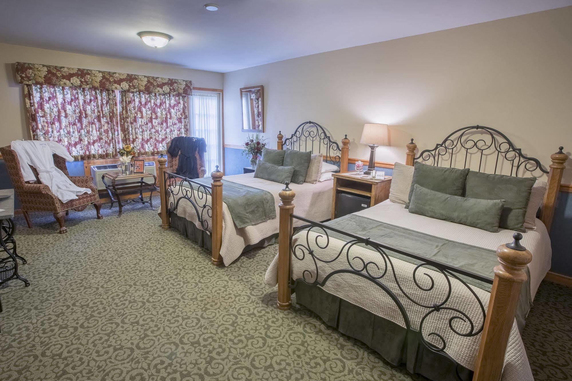 Stroudsmoor Country Inn ストラウズバーグ エクステリア 写真