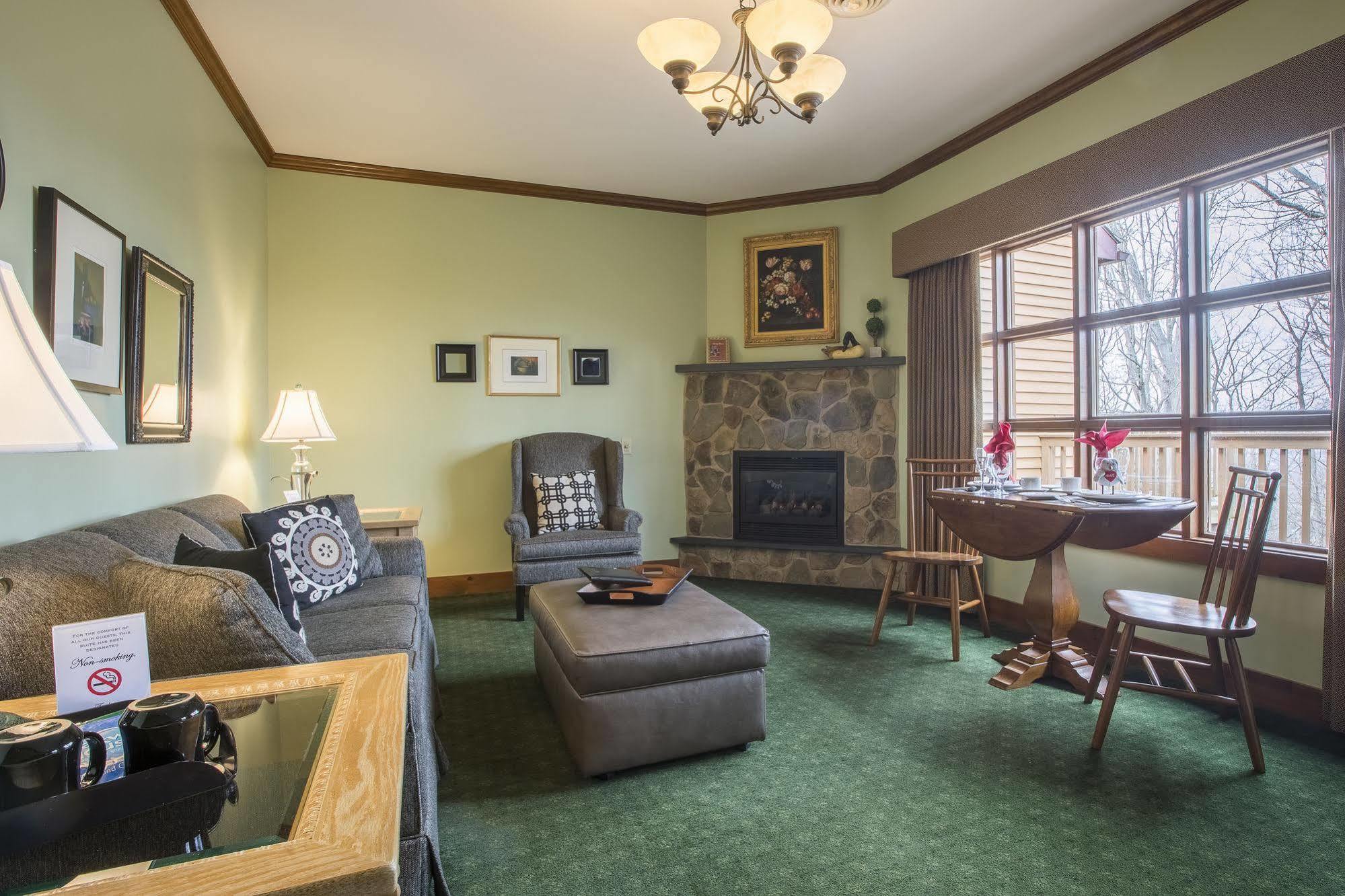 Stroudsmoor Country Inn ストラウズバーグ エクステリア 写真