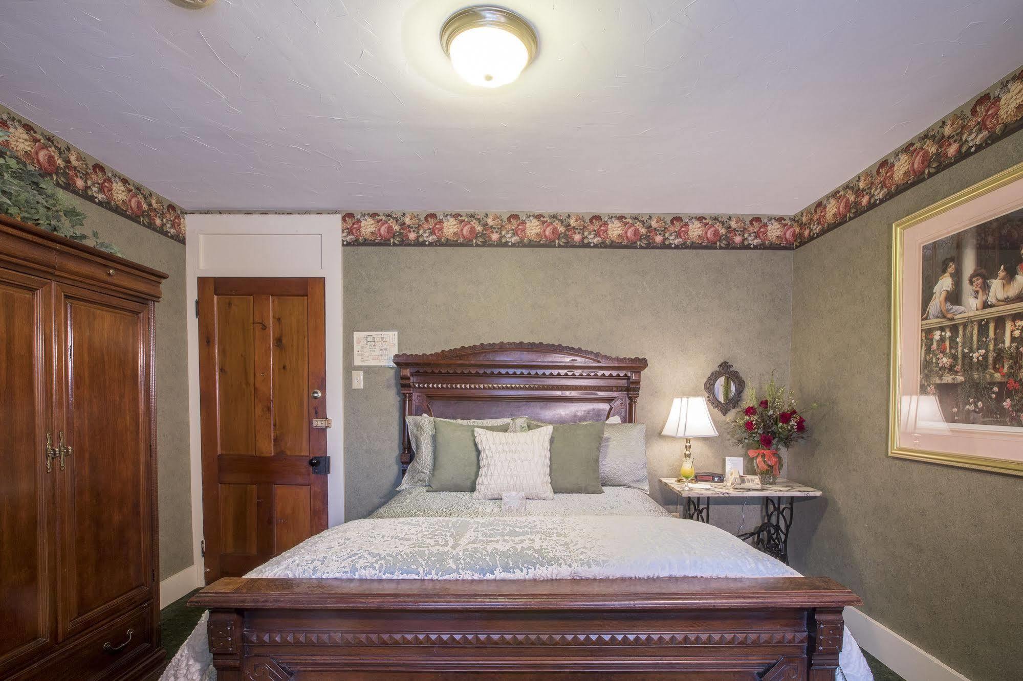 Stroudsmoor Country Inn ストラウズバーグ エクステリア 写真